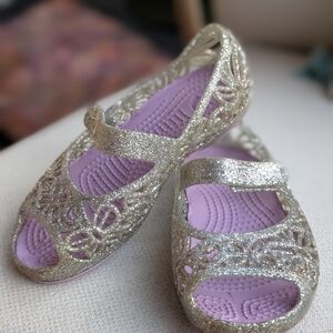 CROCS Kids Glitter Sandals in Silver with Lilac Insole